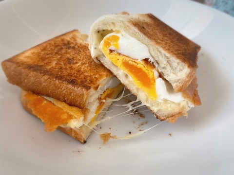 【簡単】卵とチーズの畳みホットサンド